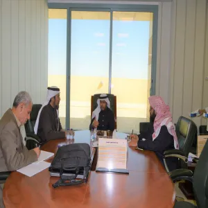 وكيل الجامعة للشؤون التعليمية يلتقي فريق إعداد الخطة الإستراتيجية ويناقش الوضع الراهن