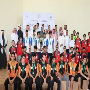 معالي مدير الجامعة يرعى ويشرف نهائي كأس معاليه لكرة القدم للصالات ويتوج كلية العلوم بكأس البطولة