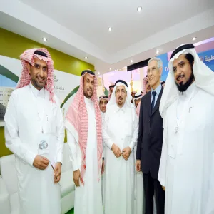 وزير التعليم العالي يزور جناح الجامعة