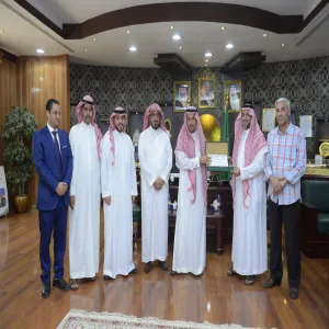 معالي مدير الجامعة يتسلم التقرير الثاني لمتابعة الخطة الاستراتيجية للجامعة 2020