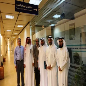 وفدٌ من عمادة الجودة وتطوير المهارات بالجامعة يطلعون على تجربة جامعة القصيم في ضمان الجودة والاعتماد الأكاديمي