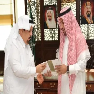 بعد اطلاع معاليه على التقرير السنوي الثالث لعمادة التعليم الإلكتروني والتعلم عن بعد : معالي وزير التعليم العالي يشكر معالي مدير الجامعة
