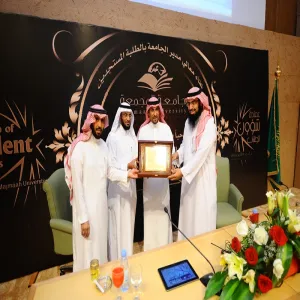 معالي مدير الجامعة يلتقي بالطلبة المستجدين