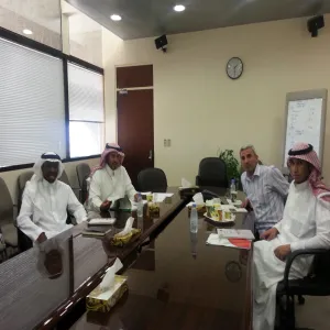 وفدٌ من الإدارة العامة للتخطيط والتطوير الإداري بالجامعة يقوم بزيارةٍ لجامعة الملك فهد للبترول والمعادن
