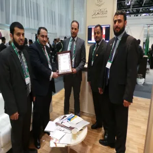 ​وفد الجامعة في يوم المهنة يقوم بعددٍ من الزيارات للجهات المشاركة في المعرض