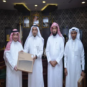 معالي مدير الجامعة يسلم الدفعة الثانية من التجهيزات التعليمية الإلكترونية للطلاب ذوي الاحتياجات الخاصة