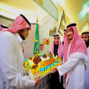 معالي وزير الزراعة في زيارةٍ لجناح كلية العلوم والدراسات الإنسانية بالغاط