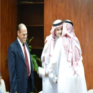 وكيل الجامعة للدراسات العليا والبحث العلمي يستقبل المهنئين بالعيد