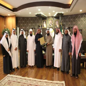 معالي مدير الجامعة يستقبل منسوبي كلية التربية بالزلفي ويتسلم تقريرها السنوي
