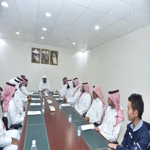 وكيل الجامعة يزور الإدارة العامة للخدمات للاطلاع على جاهزية نقل الطالبات ووحدتي آمن ومناخي