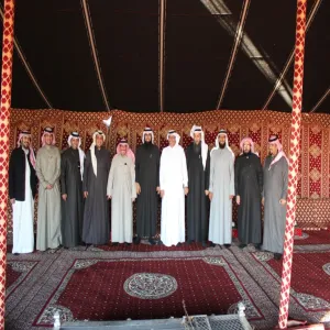 كلية إدارة الأعمال تُكرِّمُ عميدَها السابق