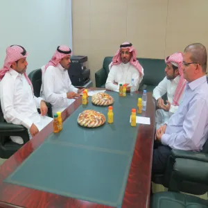 وفدٌ من دارة الملك عبدالعزيز يزورُعمادةَ شؤون المكتبات