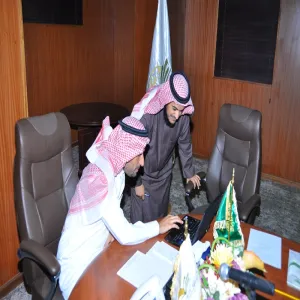 معالي مدير الجامعة يدشن بوابة مواقع أعضاء هيئة التدريس والخدمات الالكترونية ويستلم التقرير ربع السنوي لعمادة تقنية المعلومات
