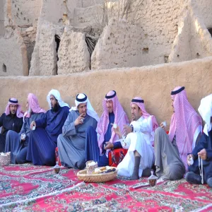 معالي مدير الجامعة في زيارة للقرية التاريخية بعودة سدير