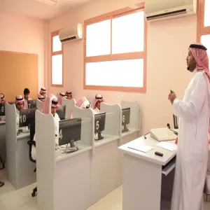 كليةُ العلومِ والدراساتِ الإنسانيةِ بالغاط تقيم عدداً من الدوراتِ التدريبيةِ والثقافيةِ للطلابِ والطالباتِ