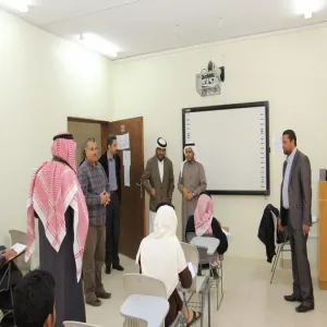 سعادة وكيل الجامعة للشؤون التعليمية يزور عدداً من كليات الجامعة