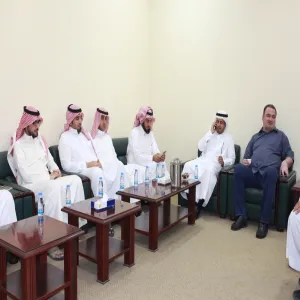 عمادة القبول والتسجيل تحتفل بالانتهاء من تحويل جميع تعاملاتها إلى تعاملات إلكترونية