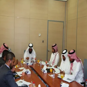 عمادة خدمة المجتمع والتعليم المستمر تعقد اجتماعاً تشاورياً مع ممثلي وزارة الخدمة المدنية والغرفة التجارية بالمجمعة