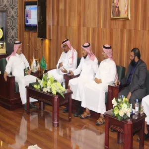 وفدٌ من كلية علوم الحاسب والمعلومات يزور معالي مدير الجامعة