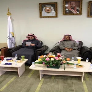 مدير الجامعة  يطَّلع على عددٍ من التقارير واستعدادات وحدات الجامعة خلال الاجتماع التشاوري