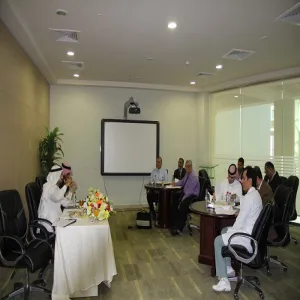 عمادة خدمة المجتمع والتعليم المستمر تعقد اجتماعها الثاني مع المشرفين التنفيذيين لبرامج التجسير