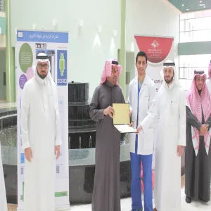 معالي مدير الجامعة يكرم الطلاب المتفوقين في اختبار ( البرقرس تست) على مستوى المملكة العربية السعودية