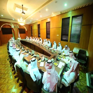 مدير الجامعة يطّلع على تقارير استعدادات الكليات والعمادات للعام الجامعي الجديد خلال الاجتماع التشاوري الأول لهذا العام
