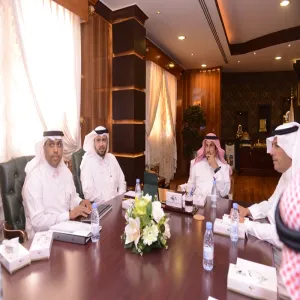 معالي مدير الجامعة يلتقي بوفد من أكاديمية الحوار للتدريب واستطلاعات الرأي العام