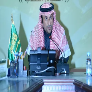 معالي مدير الجامعة يتسلم التقرير الخاص عن تعاون الجامعة مع معهد الإدارة العامة