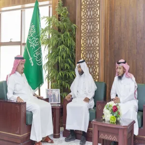 وفدٌ من كلية علوم الحاسب والمعلومات يزور قيادات الجامعة