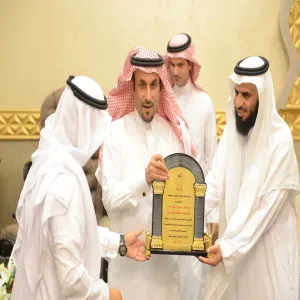 وكالة الشؤون التعليمية بالجامعة تكرم وكيلها السابق