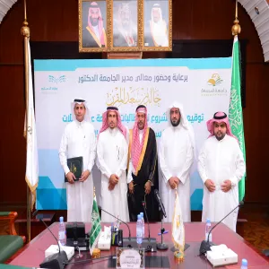 معالي مدير الجامعة يوقع عقد مشروع نقل طالبات الجامعة