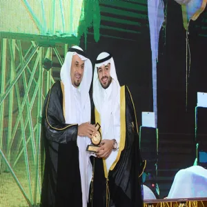 عمادة القبول والتسجيل بالجامعة تبدأ بتسليم وثائق التخرج
