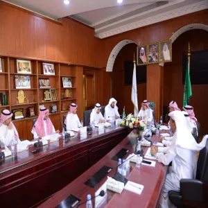 برئاسة معالي مدير الجامعة : لجنة التعاملات الإلكترونية بالجامعة تعقد اجتماعها الأول لهذا العام