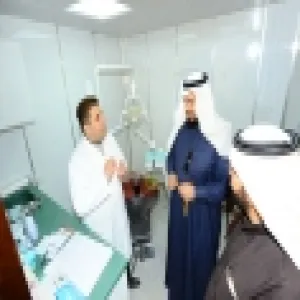 وكيل الجامعة يتفقد العيادات المتنقلة في مهرجان جائزة الملك عبدالعزيز لمزاين الابل.