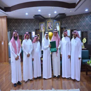 معالي مدير الجامعة يلتقي بأعضاء لجنة إعداد الحساب الختامي