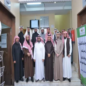 معالي مدير الجامعة يقوم بجولة تفقدية على قاعات الطلاب للاطلاع على سير الاختبارات وأداء الأقسام في كلية العلوم والدراسات الإنسانية برماح