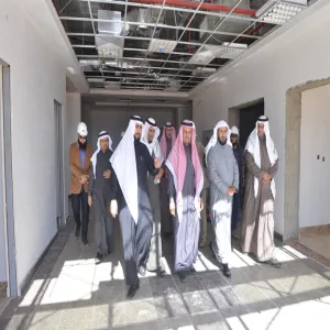 معالي مدير الجامعة يقوم بزيارة لمشروع المباني العاجلة برماح