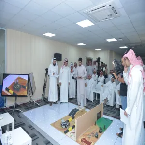 معالي مدير الجامعة يرعى مسابقة روبوت الحزم في كلية الحاسب والمعلومات ، ويدشن الحقائب التدريبية للروبوت التعليمي