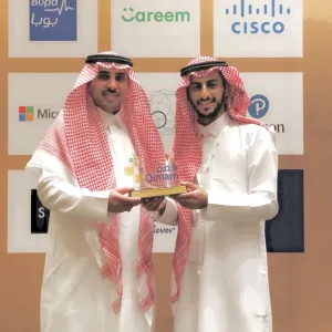 في ختام برنامج قمم 2019: الطالب يزيد المطيري يحصد وسام قمم للقيادات الواعدة