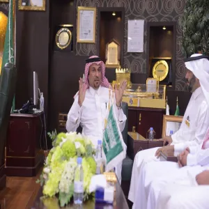 منسوبو عمادة شؤون الطلاب يزورون معالي مدير الجامعة ووكلائها ويقدمون التقرير السنوي للعمادة