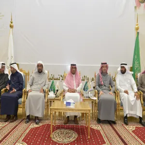 معالي مدير الجامعة يرأس الاجتماع التشاوري بكلية العلوم والدراسات الإنسانية برماح
