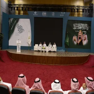 وكيل الجامعة للدراسات العليا والبحث العلمي يلتقي الطلاب المقبولين ببرامج الماجستير