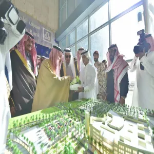 افتتحَ خلاله عدداً من المشاريع : صاحب السمو الملكي الأمير فيصل بن بندر –أمير منطقة الرياض- يرعى حفل الجامعة بمناسبة حصولها على الاعتماد الأكاديمي المؤسسي الكامل