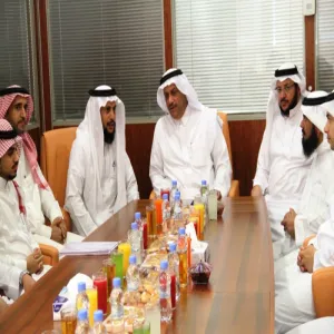 عميد شؤون اعضاء هيئة التدريس والموظفين يزور كليات الزلفي