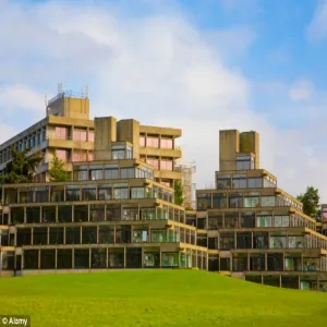 المبتعثة بشائر الرميح تحصل على درجة الدكتوراة من جامعة University of East Anglia