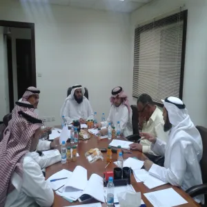اللجنة الإشرافية للمشروع التطويري لتأهيل الجامعة للاعتماد الأكاديمي تعقد اجتماعها