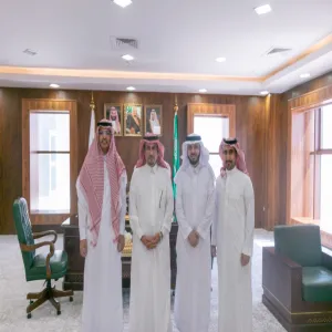 معالي مدير الجامعة يلتقي بعميد الطب ورئيس قسم جراحة المسالك البولية