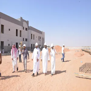 وكيل الجامعة يتفقد مشروع المباني العاجلة لكلية العلوم والدراسات الإنسانية برماح