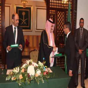 سمو سفير خادم الحرمين الشريفين في بريطانيا يكرم الأستاذ : عبدالله بن هزاع الشريف المحاضر بجامعة المجمعة بقسم نظم المعلومات الادارية
